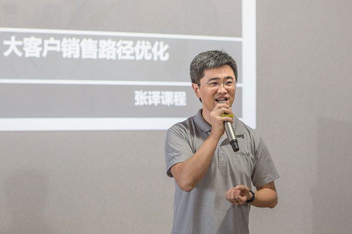 百聯(lián)開展新一輪培訓(xùn)：提高員工職業(yè)素質(zhì)，增強(qiáng)客戶服務(wù)能力