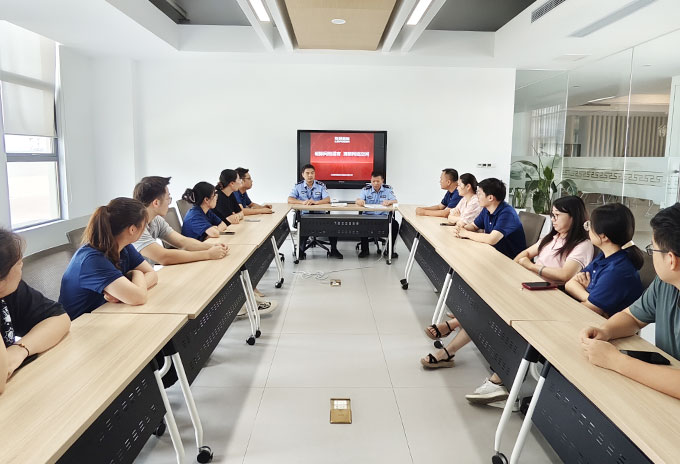 百聯(lián)開展“破除網(wǎng)絡(luò)謠言 清朗網(wǎng)絡(luò)空間”專題講座 百聯(lián)開展“破除網(wǎng)絡(luò)謠言 清朗網(wǎng)絡(luò)空間”專題講座