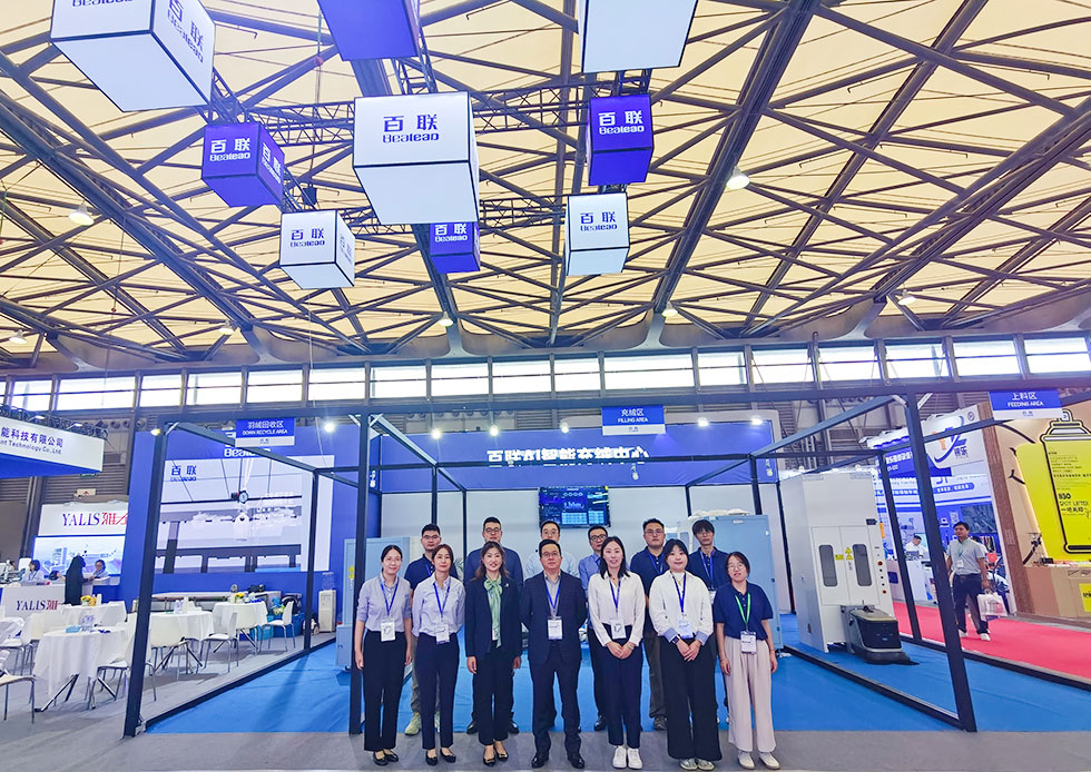 百聯(lián)AI智能充絨中心現(xiàn)身2025中國國際縫制設(shè)備展覽會